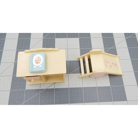 Calico Critters Sylvanian Families Nursery Pieces Dresser Slide Photo Book Album - Picture 5 of 8